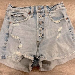 **EUC/LIKE NEW** ABERCROMBIE & FITCH HIGH RISE MOM JEAN SHORTS